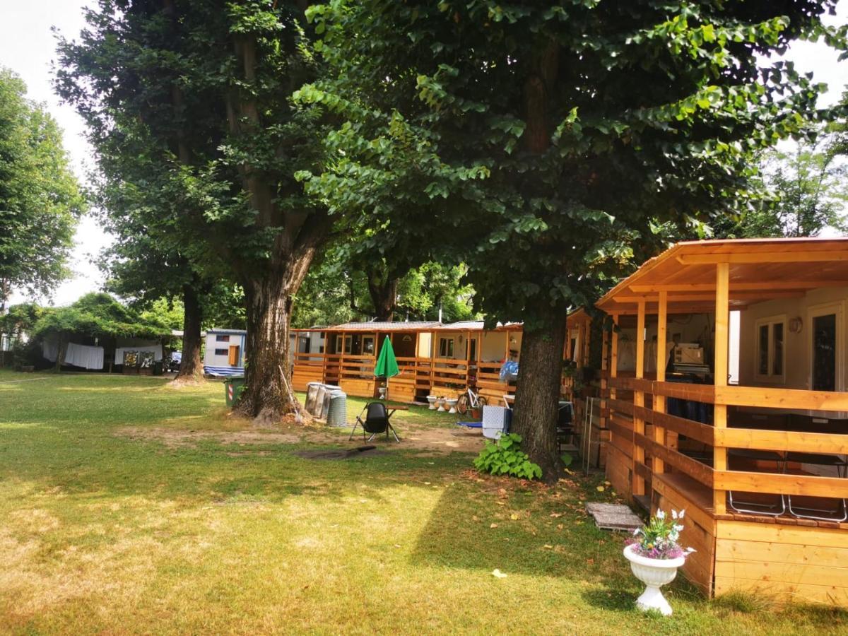 Готель Camping No Stress Комо Екстер'єр фото