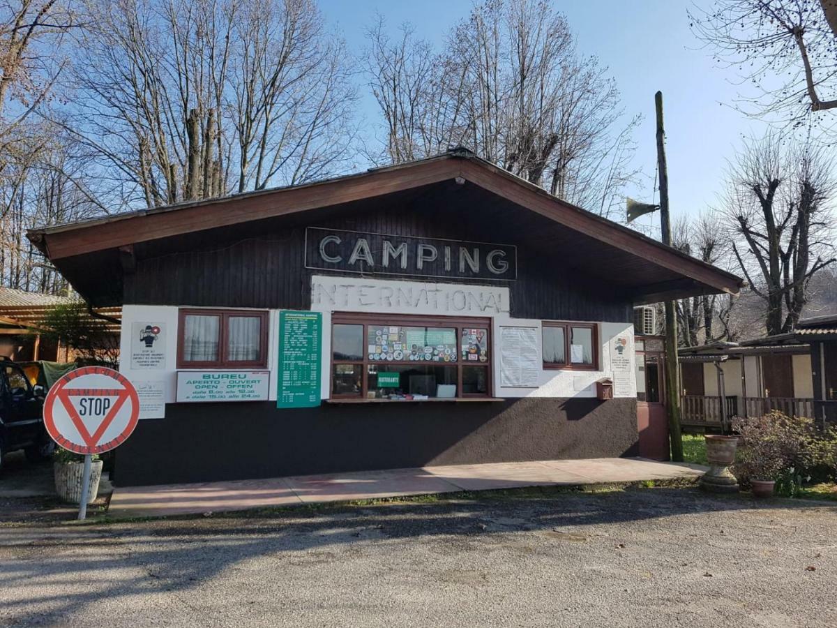 Готель Camping No Stress Комо Екстер'єр фото