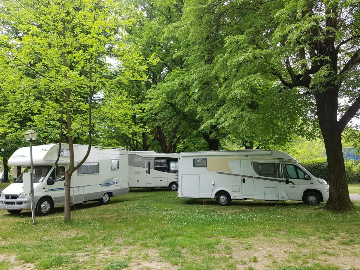 Готель Camping No Stress Комо Екстер'єр фото